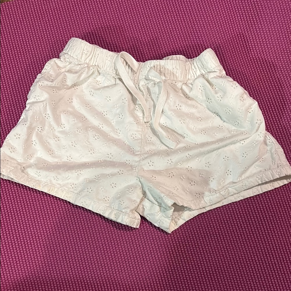 Cat&Jack white embroidered shorts 
Size 10/12
